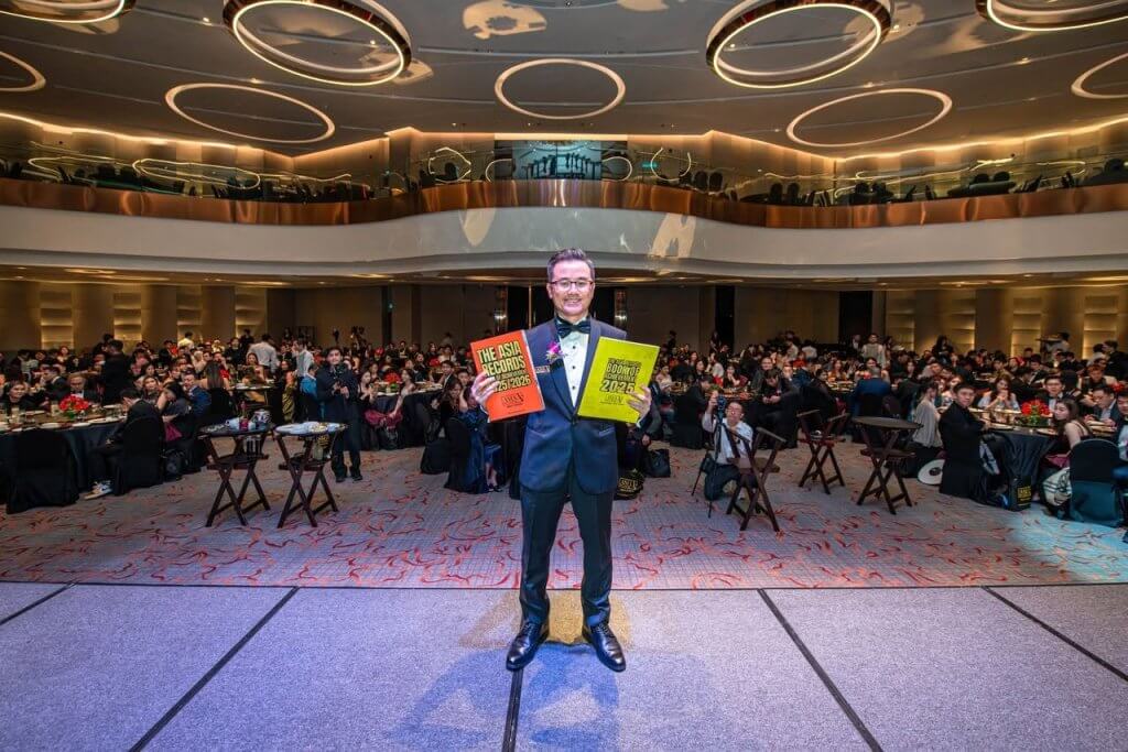 Dato KK Chua on stage at asia record gala dinner with Asia Record Book of Achievements