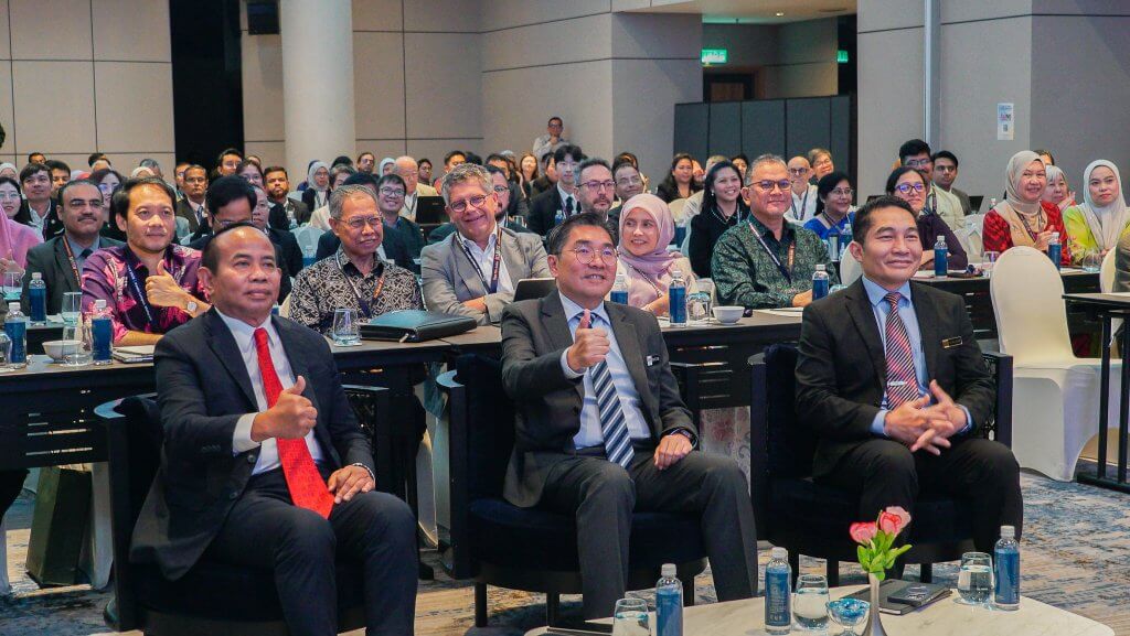 Asia Record at MITI event group photo
