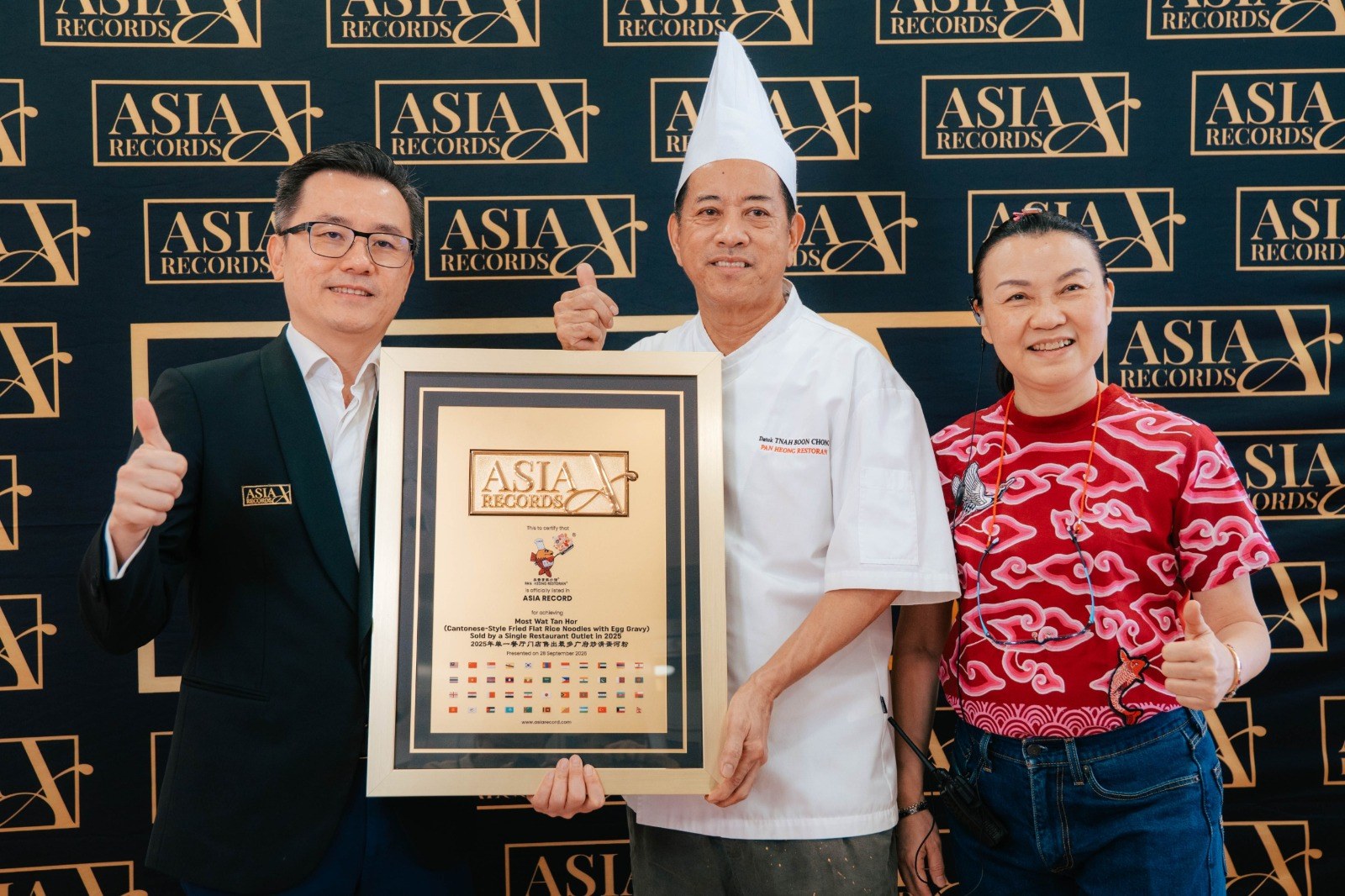 品香食家小馆荣获 Asia Record 创下单一餐厅最高滑蛋河销量纪录