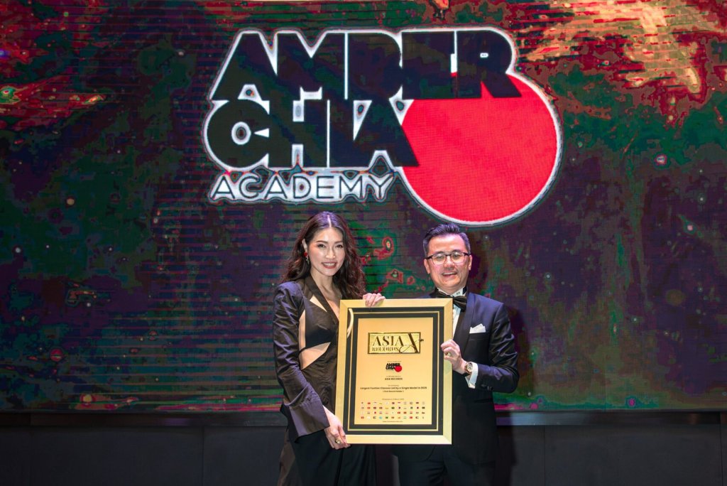 谢丽萍模特学院（Amber Chia Academy）荣获亚洲纪录认证 —— 荣膺"2025年单一模特领衔最大规模时尚课程"殊荣（首位纪录保持者）