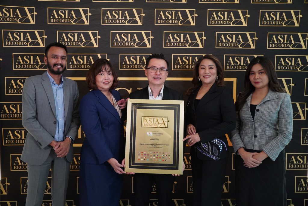 Rembawang Holdings 创下亚洲纪录 —— 2026年商业大厦内法拉利展示位置最高纪录，达地面以上102.85米