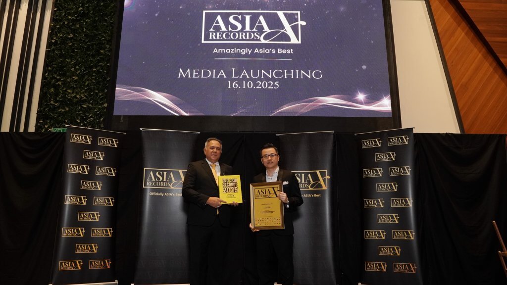 Advisor, Tunku Fauzi Tunku Abdul and Dato KK Chua on stage with The Asia Record cert and book on stage with date 16 october 2025